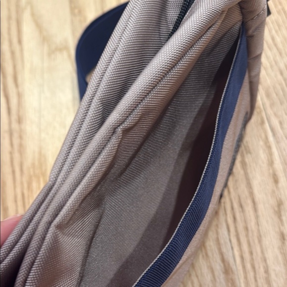 Duluth Trading Crossbody Bag Tan and Navy - Picture 3 of 5